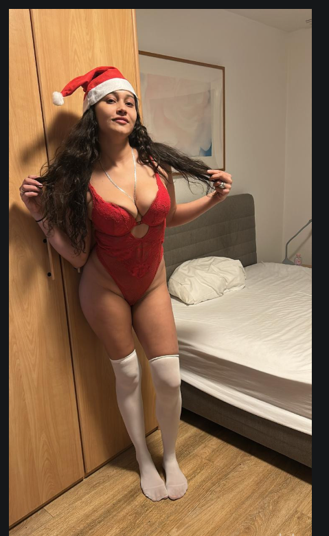 Brasilianisch (Natürlicher Körper, keine kosmetischen Eingriffe, kein Make-up)